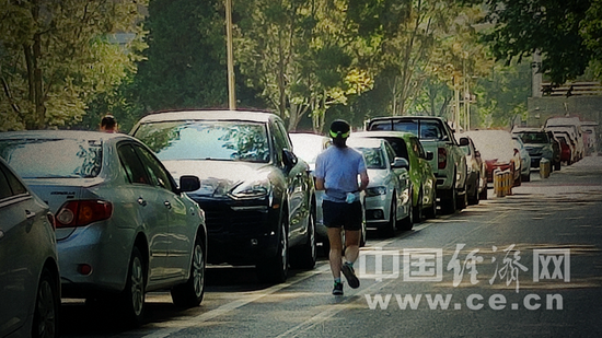 缓步  与爬楼梯 哪种运动活动    更有优势