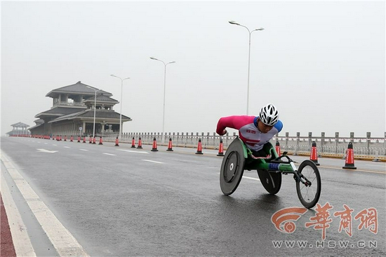 残特奥会长跑赛开跑 手被磨出血了体育选手    依旧坚守