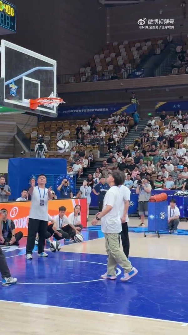 NBL明星赛单项赛——远投大赛王思奇夺魁  瞬间