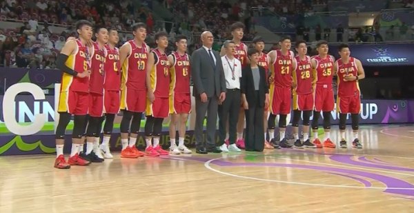 李根：中国男篮已经从低谷中走出来 看到了光和正确的方向