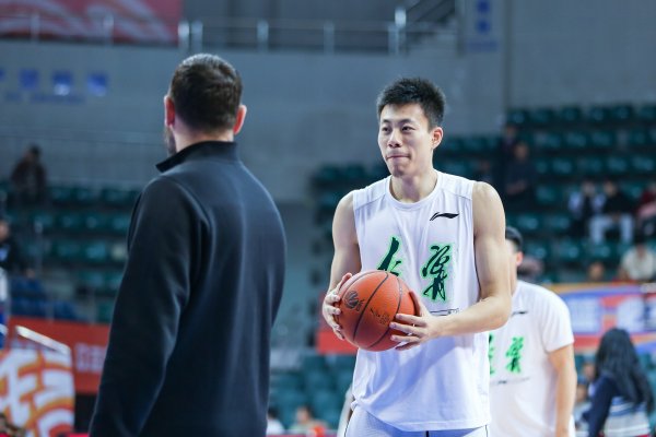 张镇麟将加盟上海！媒体人：当年辽篮球赛  员想走不易 现在时代变了