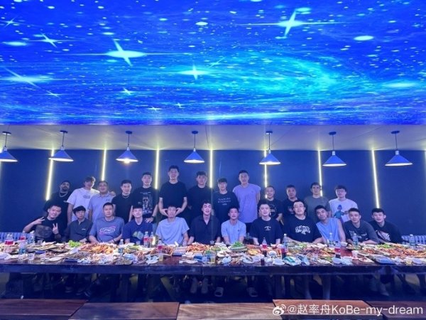 赵率舟：年少  本就是马不停蹄的遇见和分别 希望大家都会越来越好