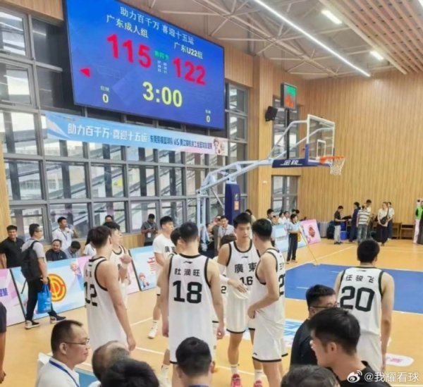 徐五号位间的对决！徐杰背身单人赛徐昕 然后以后撤步中投命中