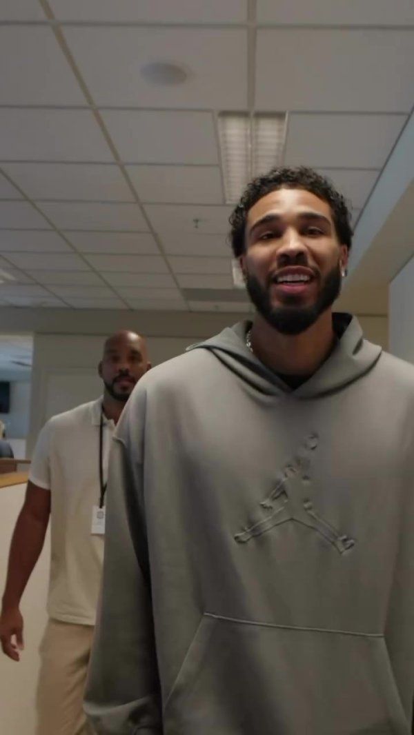 复健    神速！塔图姆上脚粉色JT4 开始进行有球练习