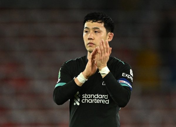 利物浦跟队记者:远藤航因病缺席对阵AC米兰的友情 赛 利物浦跟队记者:远藤航因病缺席对阵AC米兰的友情 赛