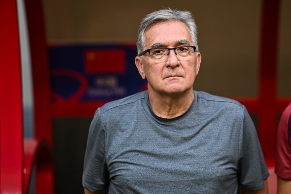 国足选帅为何设定年龄限制?中国新闻周刊:避免“养老式执教” 国足选帅为何设定年龄限制?中国新闻周刊:避免“养老式执教”