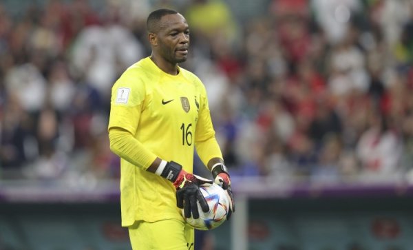 德尚领衔法国指导教练员组致敬曼丹达：感谢你所做的一切，你是真正领袖