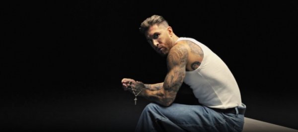 好听下次别唱了😅评论员:拉莫斯新歌太难听,放运动活动 场 上该吃驱逐 好听下次别唱了😅评论员:拉莫斯新歌太难听,放运动活动 场 上该吃驱逐