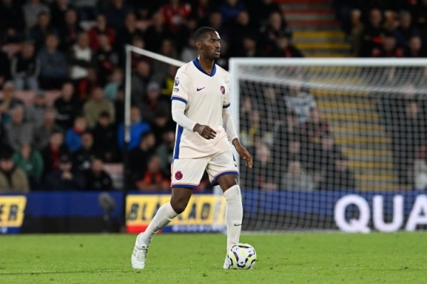 阿达拉比奥尤：生涯首秀是代表曼城1-5输给蓝军；儿时偶像有很多