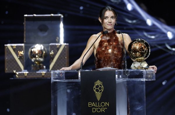 邦马蒂:此前有球员未获重大队伍 荣誉却拿金球,比如罗德里、梅西 邦马蒂:此前有球员未获重大队伍 荣誉却拿金球,比如罗德里、梅西