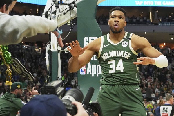 帕金斯:字母哥想走但他不敢说 雄鹿也懂但在装傻 帕金斯:字母哥想走但他不敢说 雄鹿也懂但在装傻