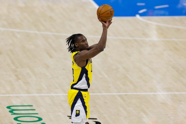 发挥稳健!内史密斯5中3&三分4中2拿到12分 另有1板1助1断 发挥稳健!内史密斯5中3&三分4中2拿到12分 另有1板1助1断