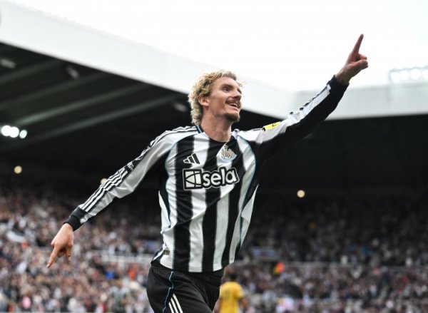 埃迪-豪：沃尔特马德是9号位球员，他与威尔逊是完全不同的类型