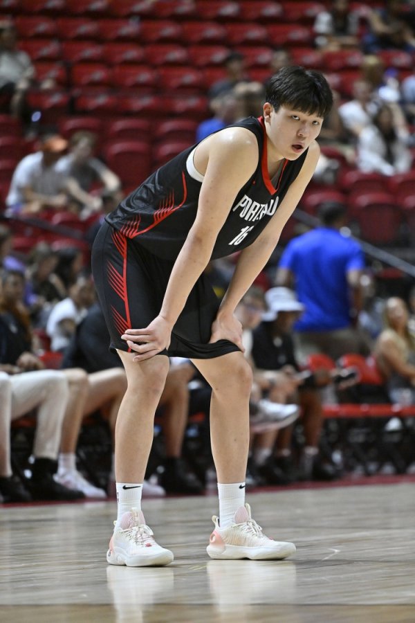 队记：面对NBA级别的轮换杨瀚森显得比较吃力 节奏有点跟不上