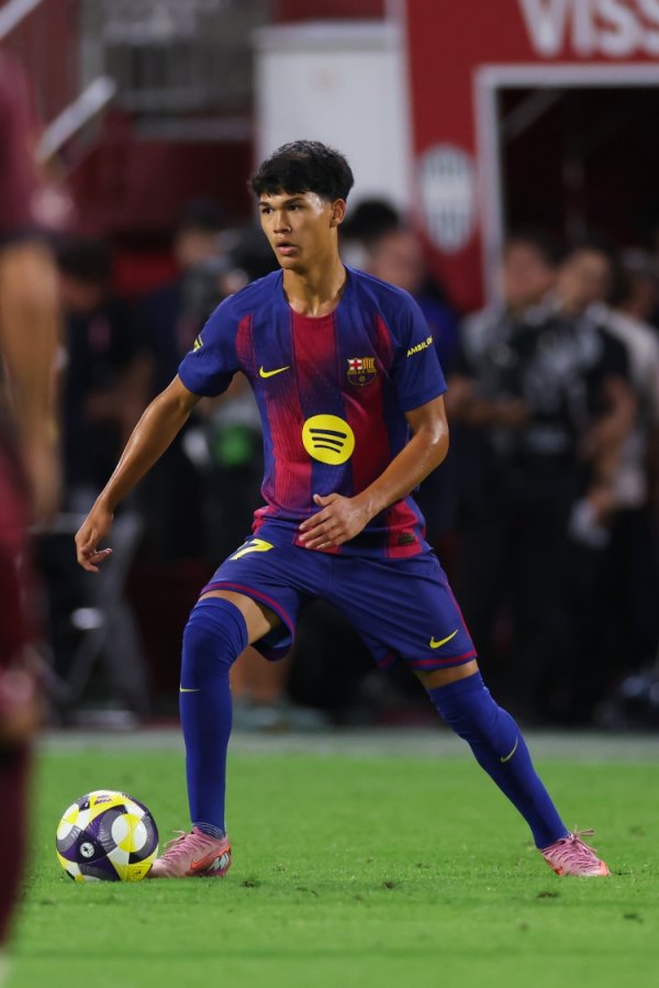 不走运！每体：巴萨小将德罗身体不适，亚马尔负伤  他本可获得机会