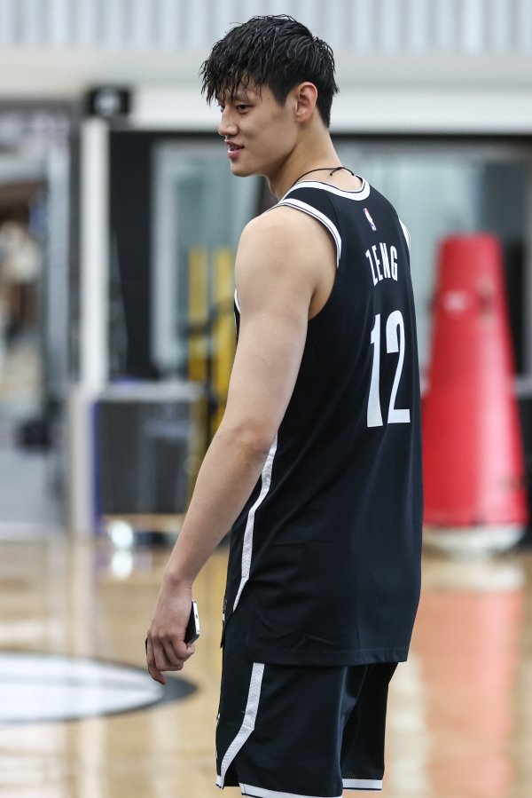 刘家成:指导教练员暂定 今晚第二节末段&第四节后半段会有曾凡博的时间 刘家成:指导教练员暂定 今晚第二节末段&第四节后半段会有曾凡博的时间