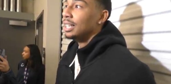 第三节攻击  高潮42-8！乔丹-米勒：当时没想其他 只是专注于当下