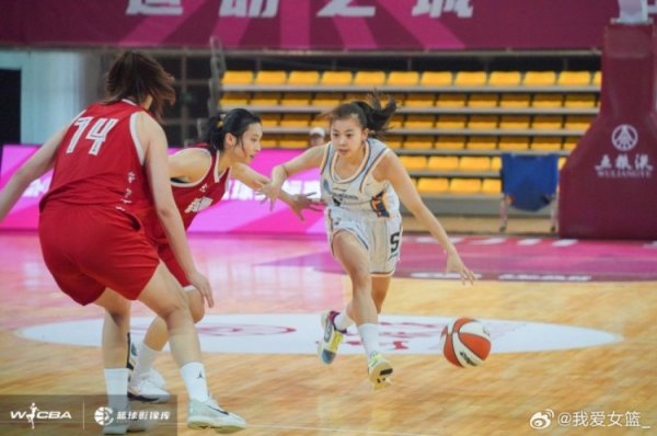 全国女篮冠军赛  次阶段第三日综述：赖一丹连场致胜球   新疆完胜北京
