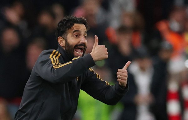 无锋阵力克红军!曼晚:阿莫林面临是否继续启用舍什科的幸福烦恼 无锋阵力克红军!曼晚:阿莫林面临是否继续启用舍什科的幸福烦恼