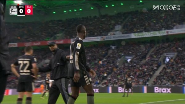 久攻不下!拜仁第59分钟调整锋线,杰克逊被换下,格纳布里登场 久攻不下!拜仁第59分钟调整锋线,杰克逊被换下,格纳布里登场