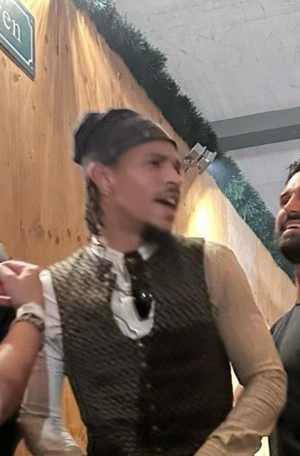 图片报：萨内参加啤酒节被一名球迷狂骂，前者受不了两人互殴