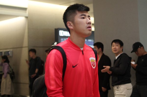 记者:海港这场亚冠最可惜,但凡人员稍微齐整些多半问题不大 记者:海港这场亚冠最可惜,但凡人员稍微齐整些多半问题不大