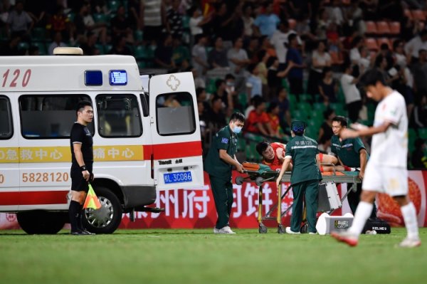 广西平果官方:黄威右侧胫腓骨下段骨皮质断裂 复健 时间预计8个月 广西平果官方:黄威右侧胫腓骨下段骨皮质断裂 复健 时间预计8个月