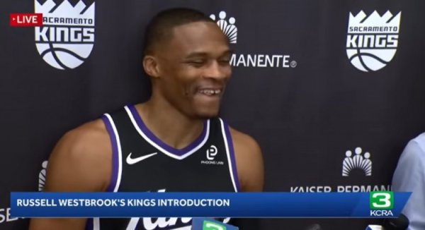 曾效力湖人!获蒙克盛赞最爱队友 威少让记者反复重复逗笑全场 曾效力湖人!获蒙克盛赞最爱队友 威少让记者反复重复逗笑全场