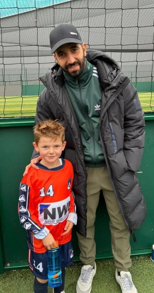 发掘好苗子？太阳报：曼联主帅阿莫林现身观战曼市青少年职业联赛