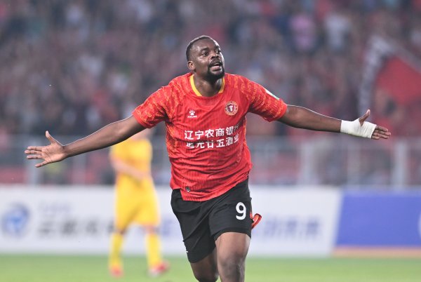 完美赛季！辽宁铁人包揽联赛冠军、射手王和助攻王