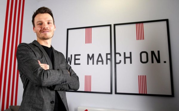 记者：36岁德国指导教练员丹尼-罗尔接近出任流浪者主帅