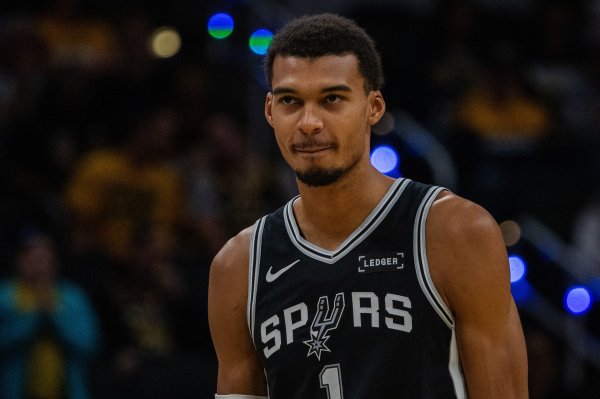 赛前热身  三分线外15投15中！NBA官方：第三年的文班亚马恐怖如斯🤯