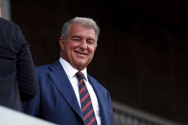 拉波尔塔：与梅西的关系因续约失败而受损，希望为他补办致敬仪式