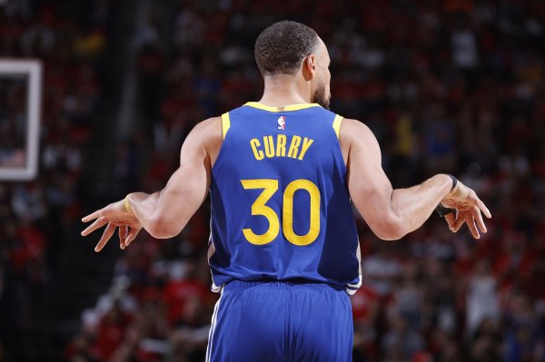 非同常人！库里呼吁观赛人群  在关键罚球时制造音浪：我需要那种能量！